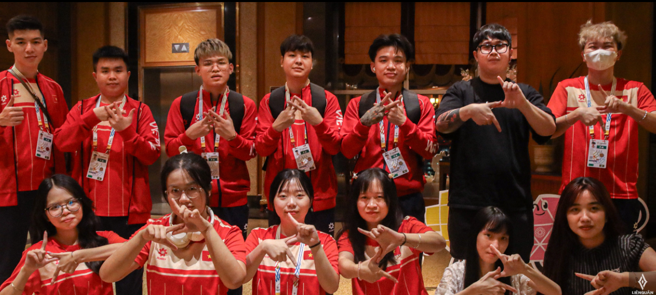 TRỰC TIẾP VÒNG BẢNG | SEA GAMES 33 - LQM ĐỒNG ĐỘI NAM (18/12) 4 chi em goi anh em co mat